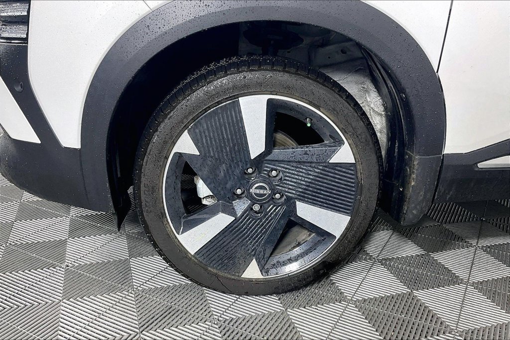 Used 2025 Nissan Kicks SR FWD image 10