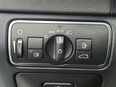 Used 2016 Volvo V60 T5 Cross Country image 33