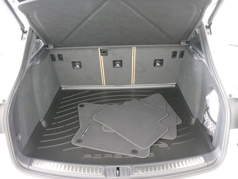 Used 2025 Porsche Macan image 16