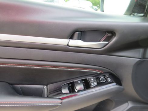 Used 2023 Nissan Altima 2.5 SR w/ SR Premium Package FWD image 15