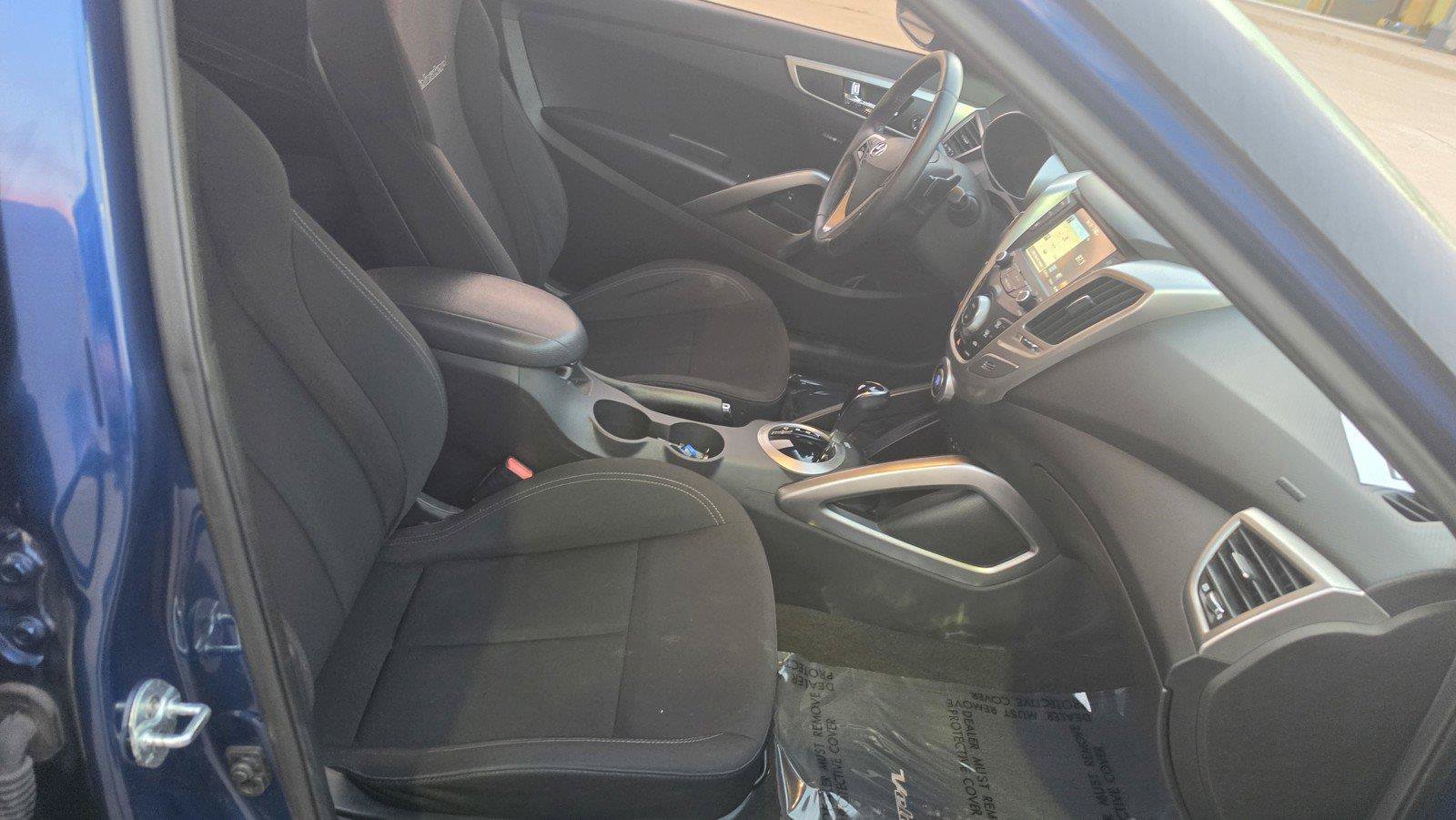 Used 2017 Hyundai Veloster Value Edition FWD image 29
