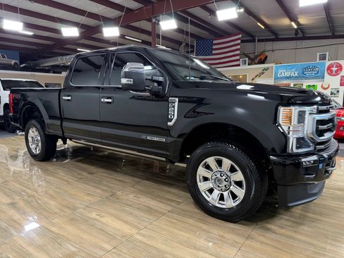 Used 2022 Ford F250 Platinum w/ FX4 Off-Road Package AWD/4WD image 4
