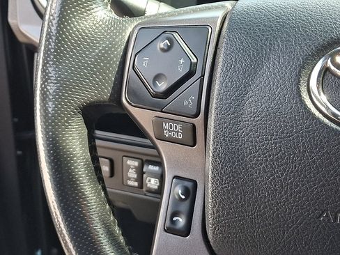 Used 2017 Toyota Tacoma TRD Sport w/ Tow Package AWD/4WD image 19