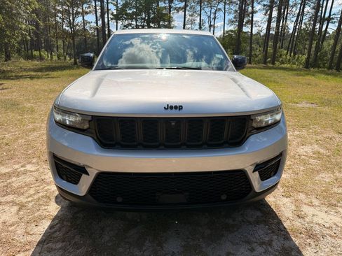 Used 2024 Jeep Grand Cherokee Limited w/ Luxury Tech Group II AWD/4WD image 8