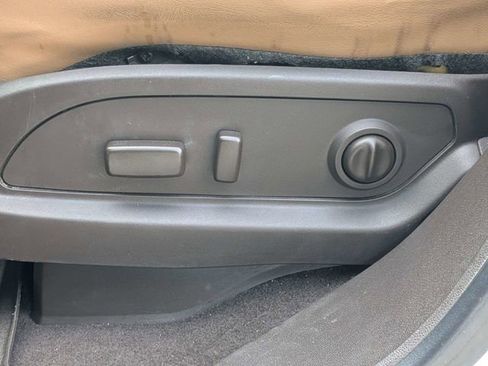 Used 2017 Buick Enclave Premium w/ Experience Buick Package FWD image 19