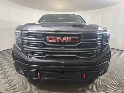 Used 2022 GMC Sierra 1500 AT4 w/ AT4 Premium Package AWD/4WD image 8