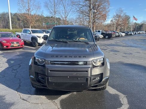 Used 2023 Land Rover Defender 90 X-Dynamic SE image 2
