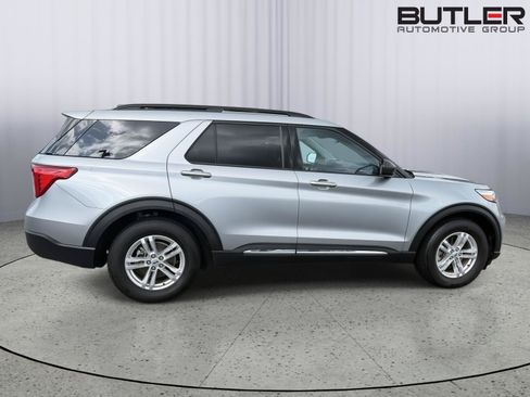 Certified 2023 Ford Explorer XLT RWD image 7