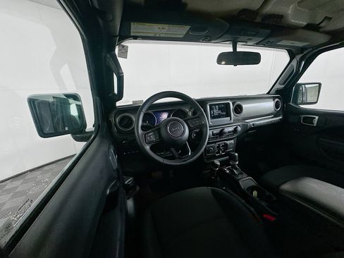 Used 2023 Jeep Wrangler Unlimited w/ Convenience Group image 18