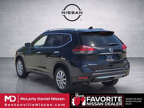 Used 2018 Nissan Rogue SV AWD/4WD image 4