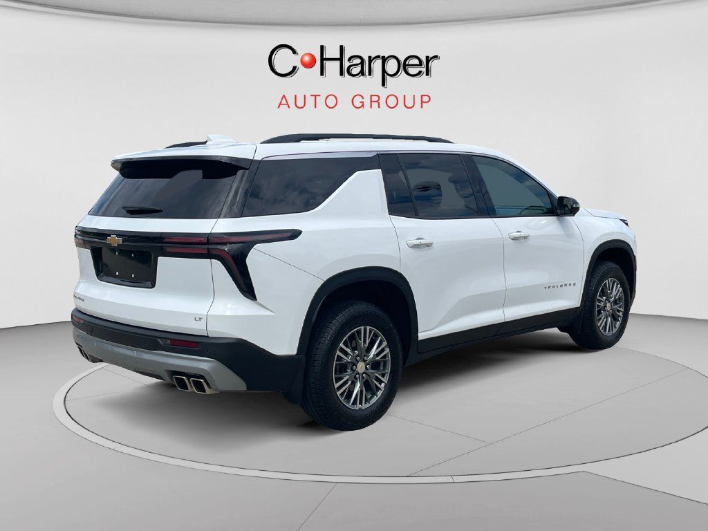 Used 2024 Chevrolet Traverse LT w/ LPO, Floor Liner Package FWD image 3