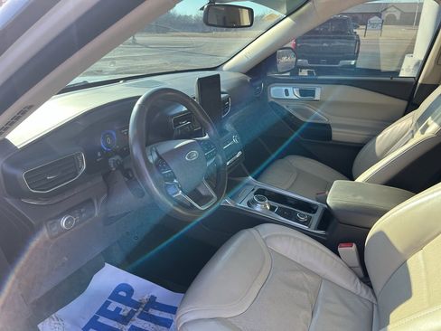 Used 2020 Ford Explorer Platinum w/ Premium Technology Package image 22