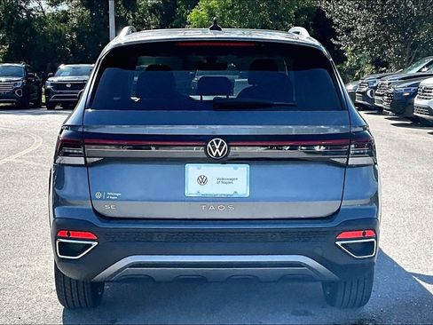 New 2026 Volkswagen Taos SE FWD image 6