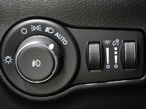 Used 2023 Jeep Compass Limited w/ Elite Group AWD/4WD image 15