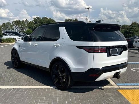 New 2024 Land Rover Discovery Dynamic SE image 4