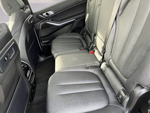 Used 2022 BMW X7 xDrive40i w/ Premium Package image 13