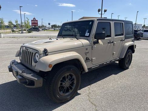 Used 2016 Jeep Wrangler Unlimited Sahara AWD/4WD image 3