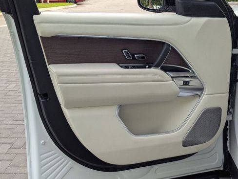 Used 2025 Land Rover Range Rover Long Wheelbase Autobiography image 8