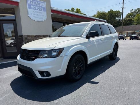 Used 2019 Dodge Journey SE FWD image 2