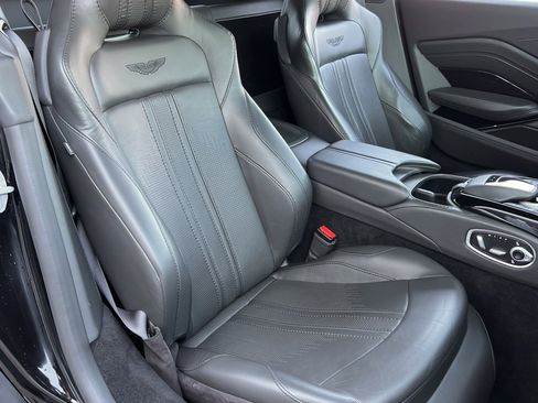 Used 2020 Aston Martin V8 Vantage Coupe image 37