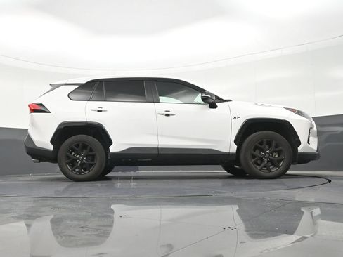 Used 2022 Toyota RAV4 LE FWD image 28