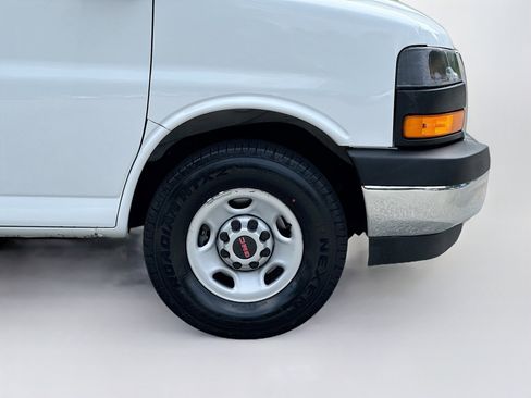 Used 2022 GMC Savana 3500 w/ Power Convenience Package image 40