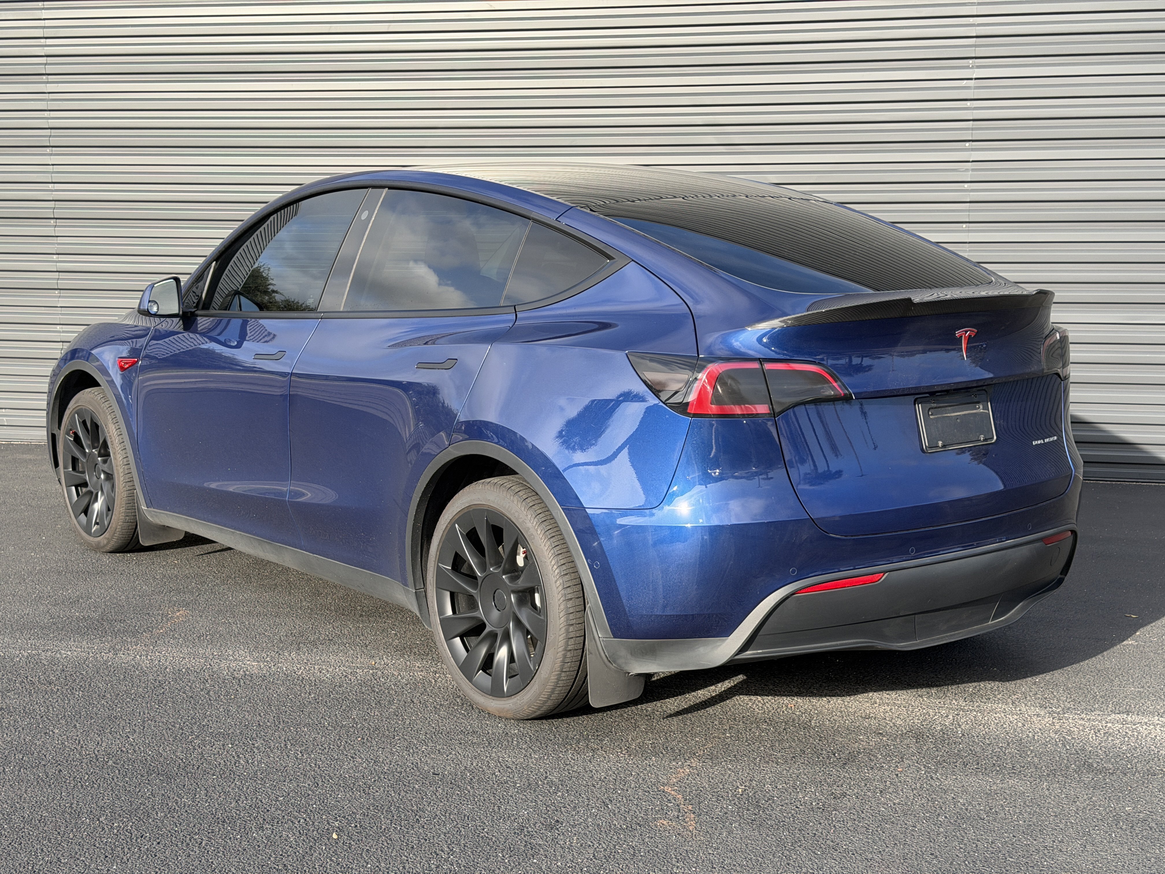 Used 2022 Tesla Model Y Long Range AWD/4WD image 3