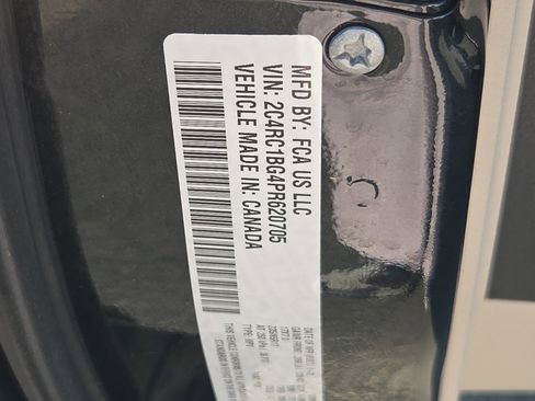 Used 2023 Chrysler Pacifica Touring-L FWD image 31
