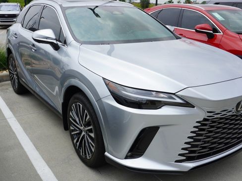 Used 2025 Lexus RX 350 Premium w/ Convenience Package FWD image 3