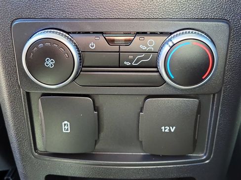 Used 2024 Ford Explorer XLT w/ Equipment Group 202A AWD/4WD image 17