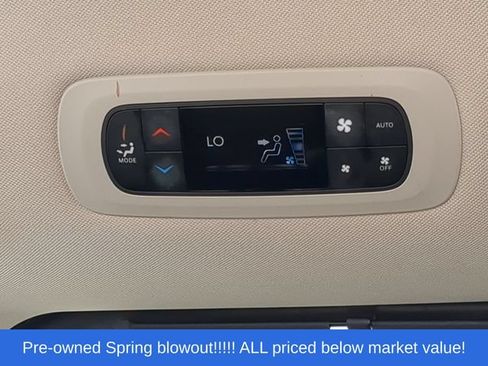 Used 2023 Chrysler Pacifica Touring-L FWD image 35
