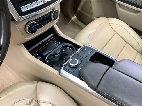 Used 2014 Mercedes-Benz GL 550 4MATIC image 17