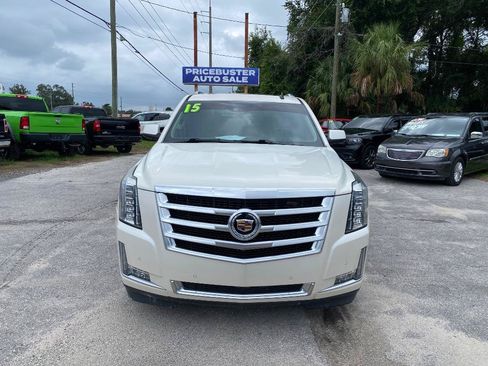 Used 2015 Cadillac Escalade Luxury RWD image 3