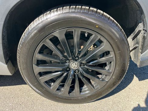 Used 2024 Toyota Highlander XSE image 33