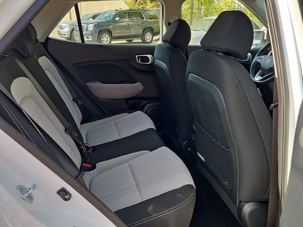 Used 2025 Hyundai Venue SEL FWD image 30