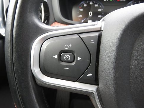 Used 2022 Volvo S60 B5 Momentum w/ Premium Package image 22