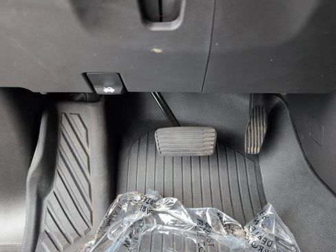 Used 2025 Chevrolet Silverado 1500 LT Trail Boss w/ LT Trail Boss Premium Package AWD/4WD image 30
