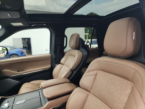 Used 2025 Lincoln Navigator Black Label AWD/4WD image 14