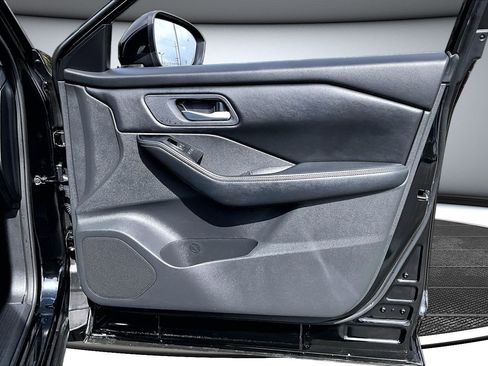 Used 2025 Nissan Rogue SV image 27