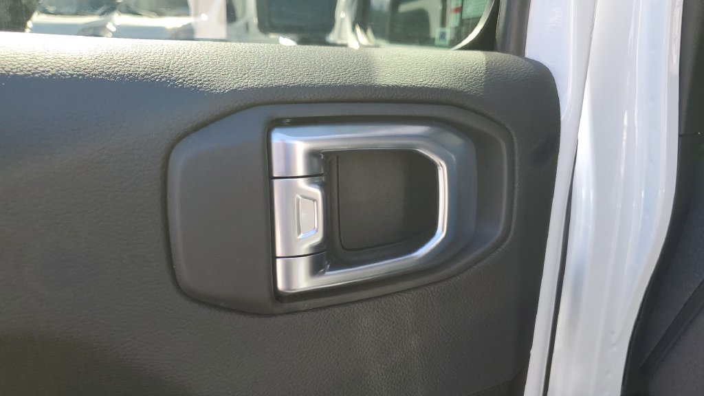 Used 2026 Jeep Wrangler Unlimited Sahara AWD/4WD image 17