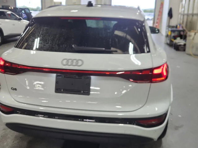 Used 2025 Audi Q6 e-tron Premium Plus AWD/4WD image 4