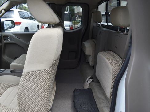 Used 2017 Nissan Frontier SV RWD image 11