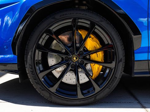 Used 2022 Lamborghini Urus image 18