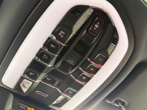 New 2026 Porsche Macan image 35