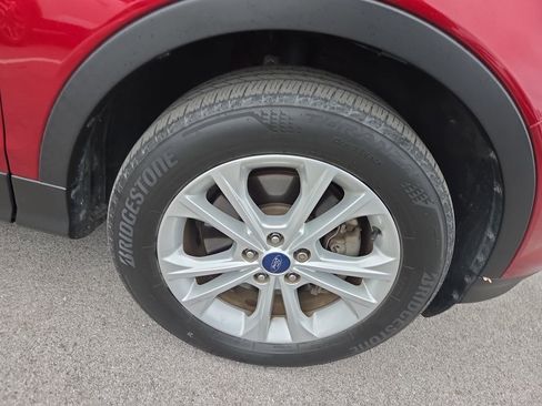 Used 2017 Ford Escape SE image 2