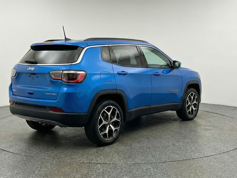 Used 2025 Jeep Compass Limited AWD/4WD image 9