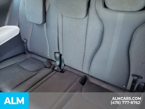 Used 2023 Kia Carnival LX image 25