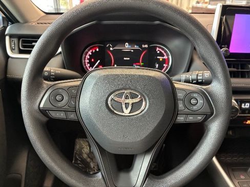 Used 2025 Toyota RAV4 XLE w/ Convenience Package FWD image 21