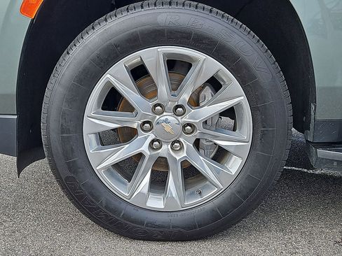 Used 2024 Chevrolet Suburban Premier RWD image 38