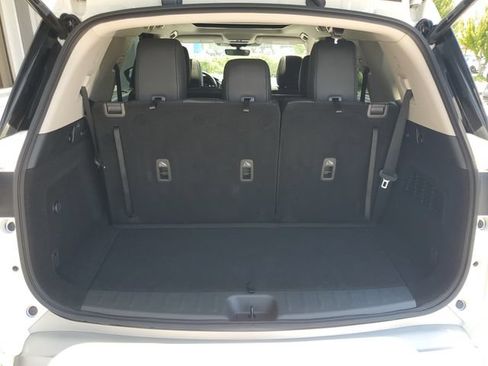 Certified 2024 Nissan Pathfinder Platinum w/ Black Appearance Package FWD image 10